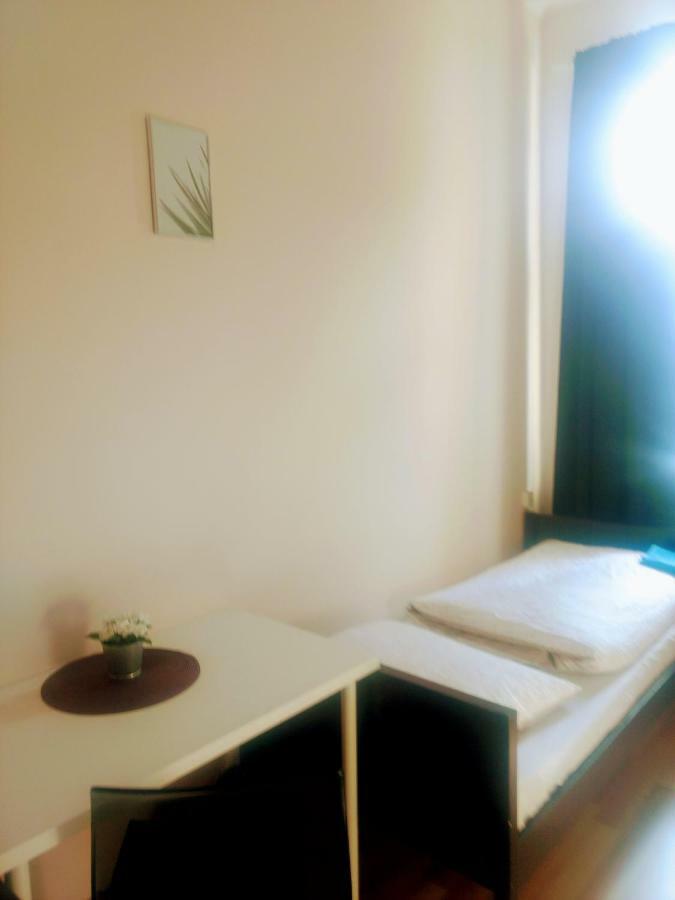 Hostel Irmas Praga Zewnętrze zdjęcie