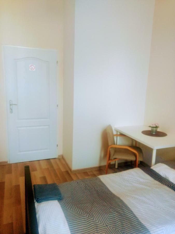 Hostel Irmas Praga Zewnętrze zdjęcie