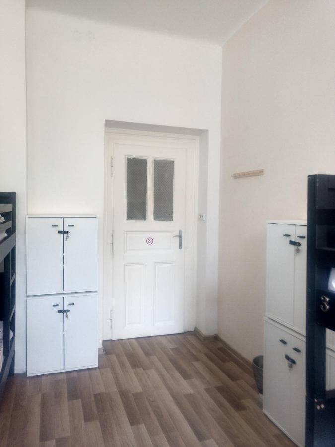 Hostel Irmas Praga Zewnętrze zdjęcie