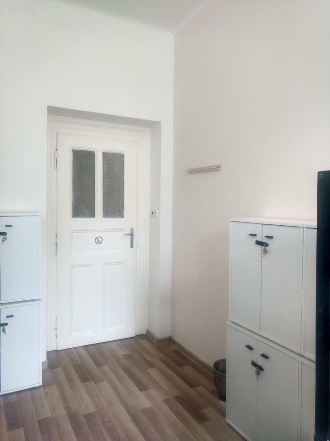 Hostel Irmas Praga Zewnętrze zdjęcie